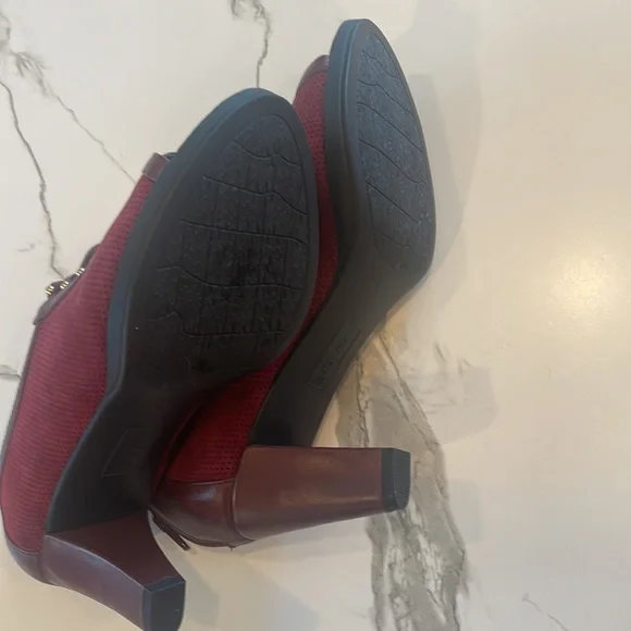 Bella Vita Burgundy Suede Peep toe,lace up,chunky heel,zipper closure,7 1/2, - Picture 10 of 16